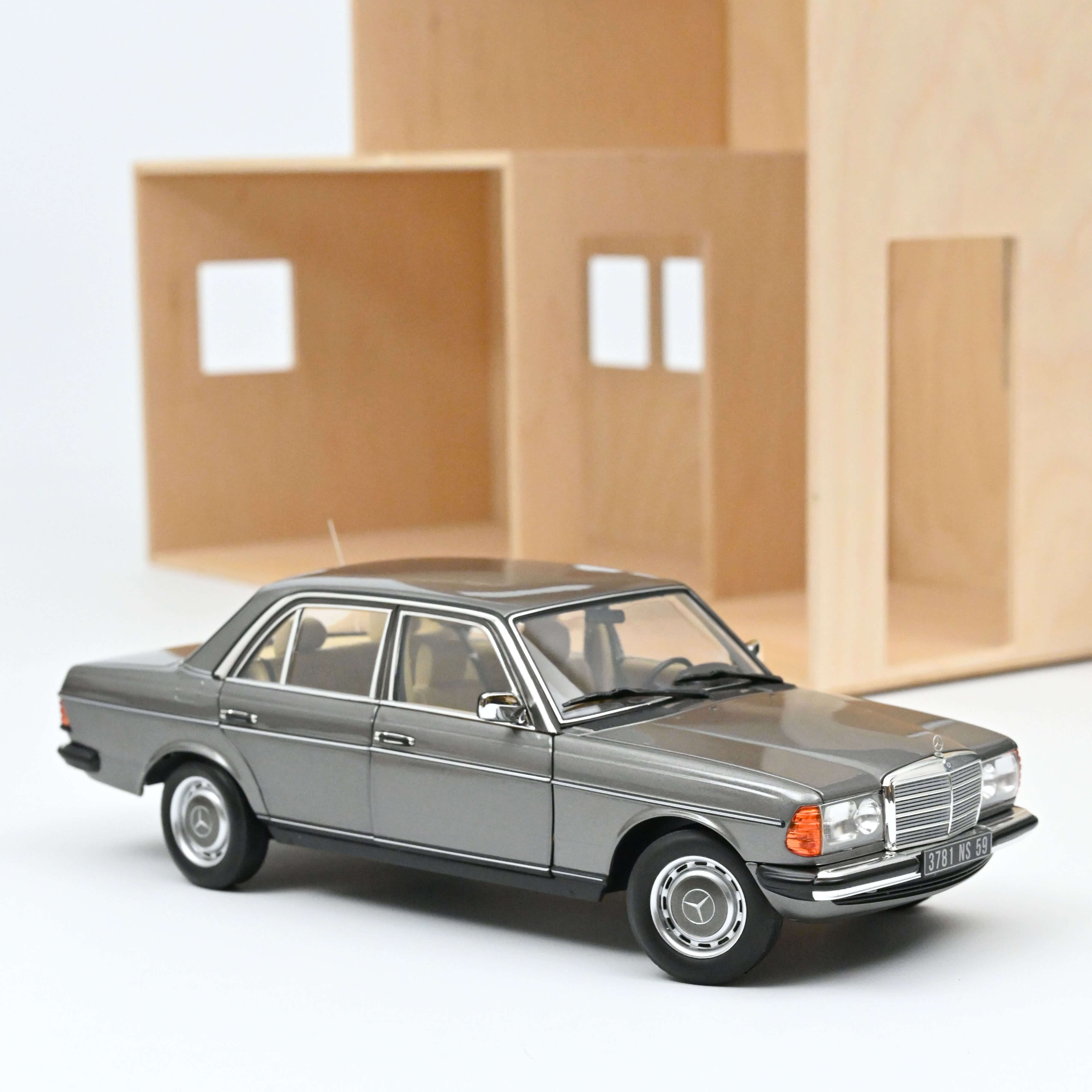 Miniature 1